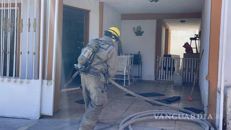 $!Los vulcanos controlaron el incendio y realizaron labores de ventilación para descartar riesgos.