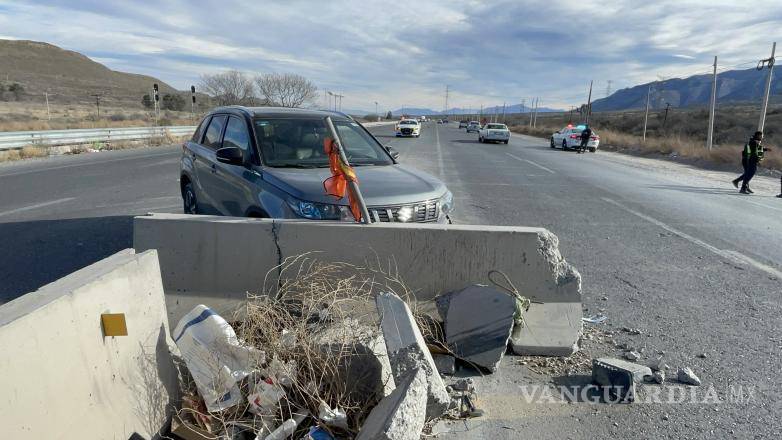 $!Los daños materiales fueron visibles en la parte frontal izquierda de la camioneta.