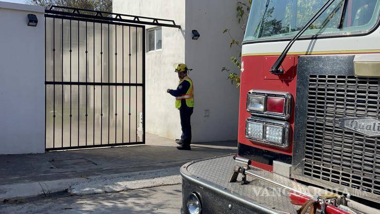 $!Vecinos de las calles Pascali y Tropicana se mostraron alarmados tras el estallido del tanque de gas.