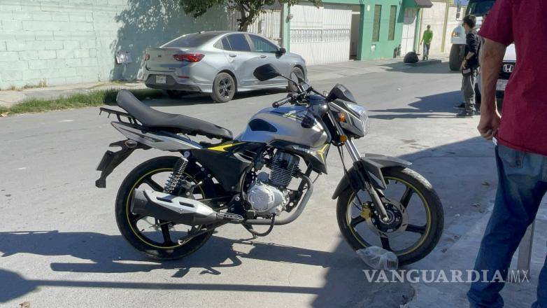 $!El conductor del vehículo fue asegurado mientras se realizaban las diligencias.