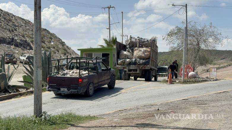 $!La unidad recolectora realizaba movimientos en reversa cuando el estribo trasero alcanzó a golpear a la trabajadora.