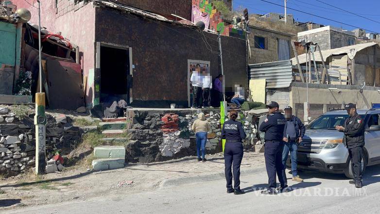 $!Elementos de la Policía Municipal y Estatal acordonaron el área mientras peritos realizaban las diligencias correspondientes.