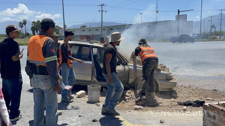 $!La familia logró ponerse a salvo antes de que las llamas se propagaran.