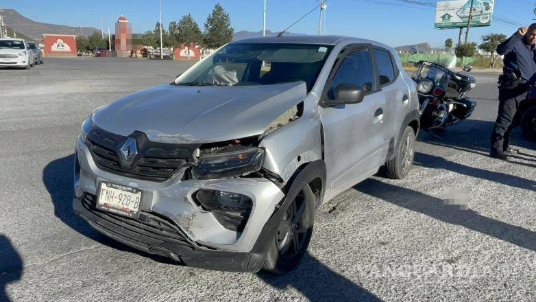 $!Ambos vehículos involucrados en el accidente presentaron daños considerables en la parte frontal, aunque afortunadamente no hubo heridos.