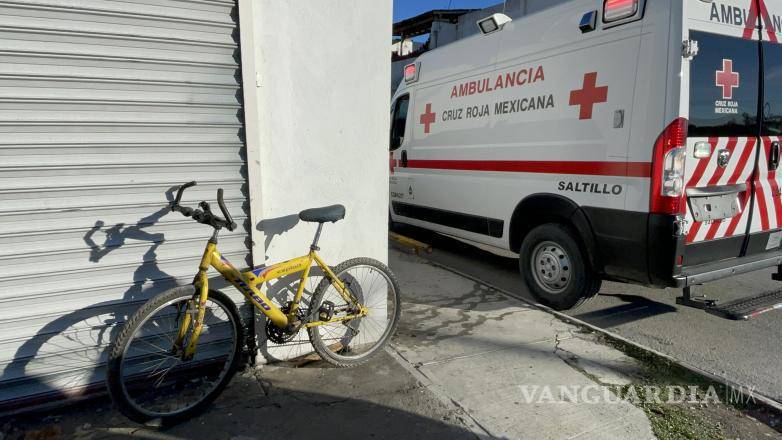 $!La bicicleta ni el dueño sufrieron daños de consideración.