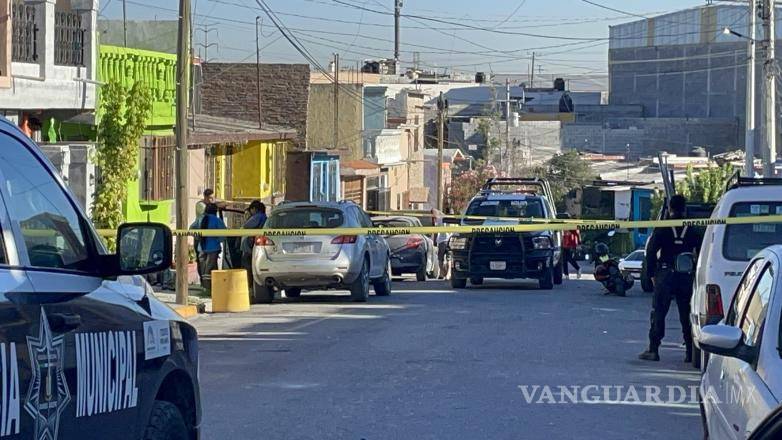 $!Elementos de la Policía Municipal acordonaron el área mientras se realizaban las diligencias.