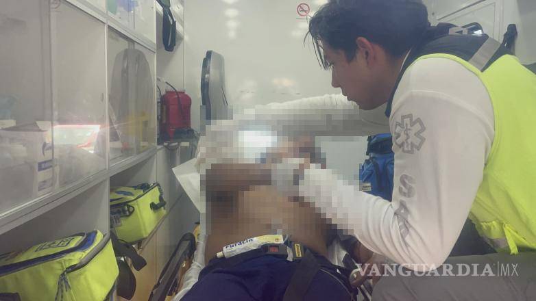 $!Hernán ¨N¨ fue atendido por paramédicos tras sufrir quemaduras en el cuerpo.