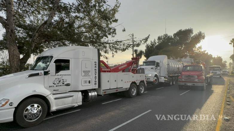 $!El tractocamión Kenworth, modelo 2015, fue detectado en el cruce de la carretera a Torreón con el libramiento norponiente.
