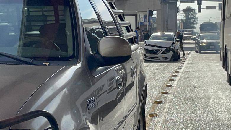 $!Ambos conductores acordaron contactar a sus aseguradoras para cubrir los daños materiales.