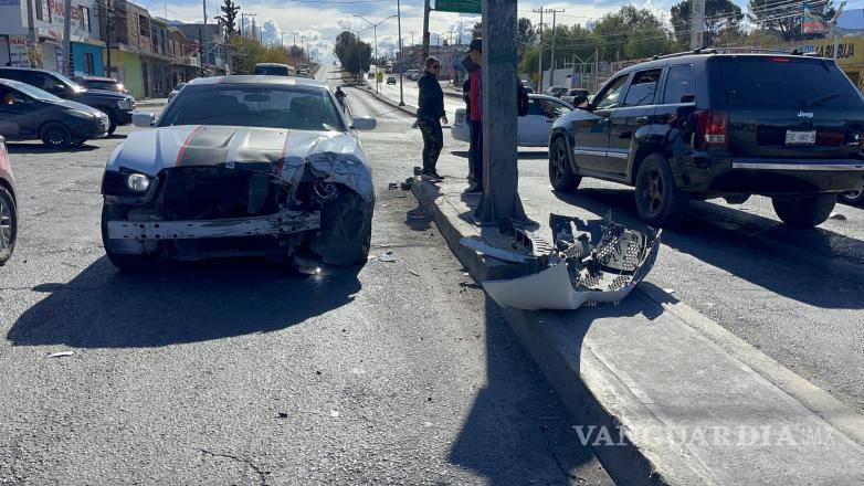 $!El incidente dejó una mujer lesionada, quien fue trasladada a un hospital para descartar lesiones graves.