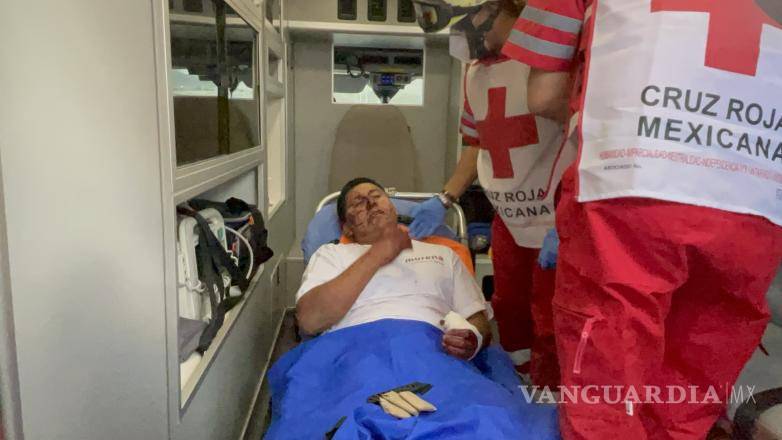 $!Paramédicos lo trasladaron hasta el Hospital General.