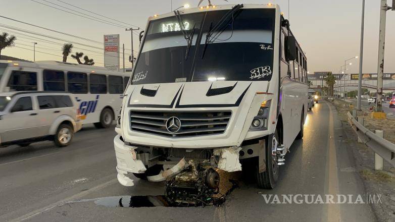 $!Hasta una unidad de transporte de personal se vio afectada en el incidente.