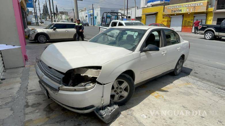 $!Pese al fuerte choque, no hubo personas lesionadas; las aseguradoras se encargaron de la resolución del incidente.