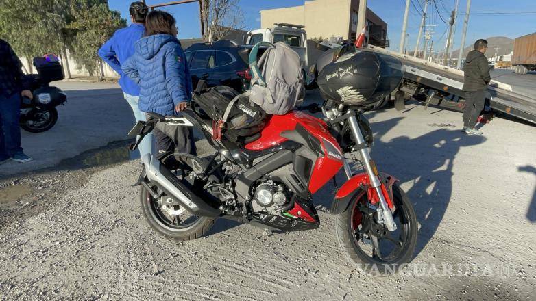 $!Leonardo “N”, de 23 años, y Marisol, también de 23 años, fueron auxiliados por testigos inicialmente.