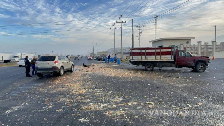 $!El conductor del camión de carga, Tomás “N”, quedó detenido por la Policía del Estado.