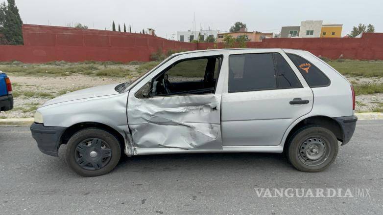 $!La conductora del vehículo Volkswagen Pointer se cruzó en el camino del joven motociclista, provocando la colisión.