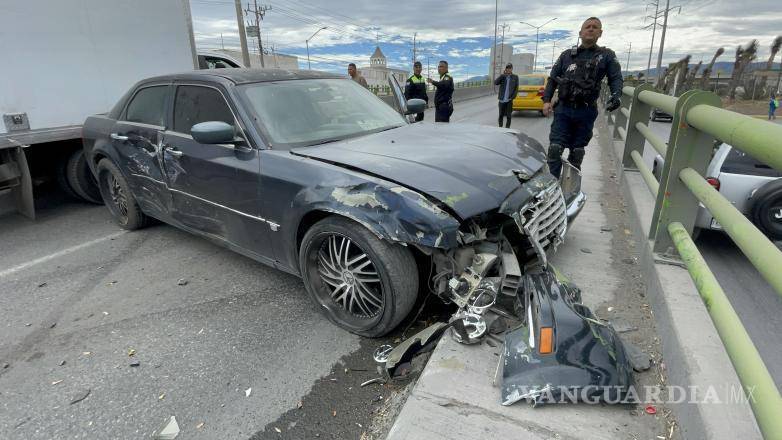 $!Familiares del responsable acudieron al lugar para intentar llegar a un acuerdo y evitar acciones legales.