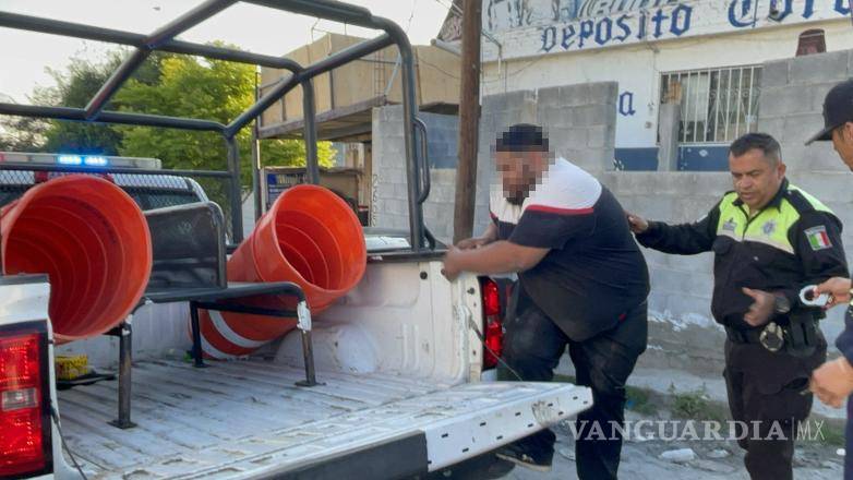 $!El joven, identificado como Jorge, de 26 años, fue trasladado ante el Ministerio Público, donde se determinará la sanción correspondiente por conducir en estado de ebriedad.