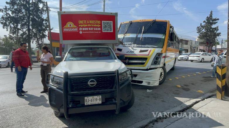 $!A pesar de lo aparatoso del accidente, las autoridades confirmaron que no se registraron personas lesionadas, únicamente daños materiales en ambos vehículos.