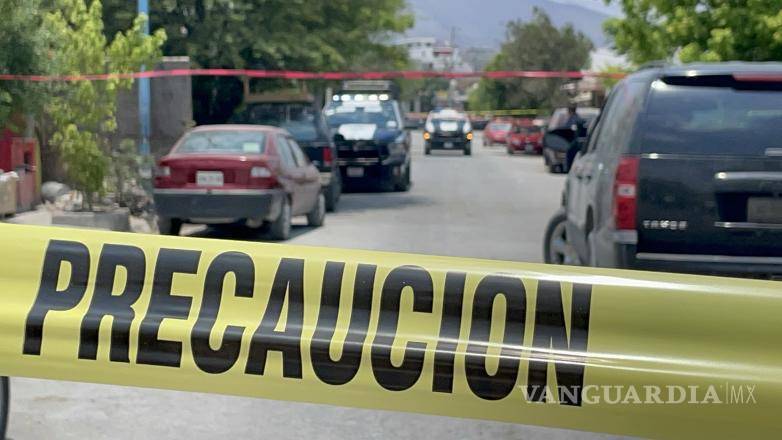 $!La vivienda permaneció acordonada mientras agentes de la Fiscalía realizaban las diligencias periciales correspondientes.