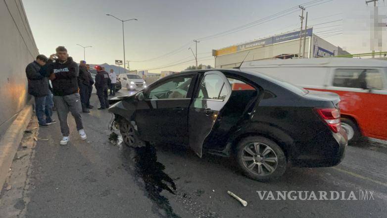 $!El accidente ocurrió en la zona del deprimido del periférico Luis Echeverría Álvarez.