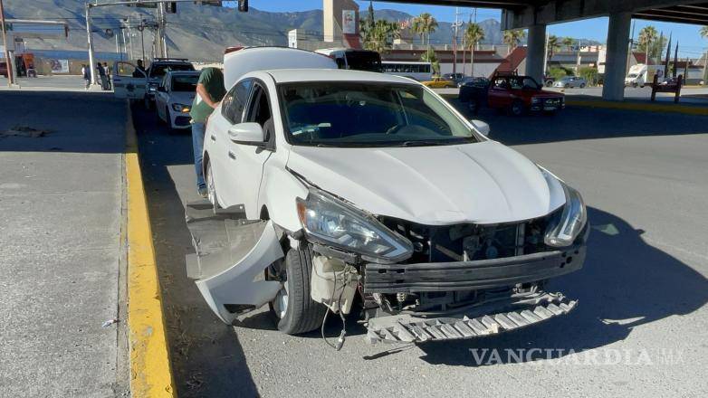 $!El conductor del Nissan Sentra contactó a su seguro para resolver el incidente.