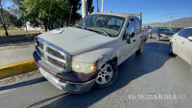 $!El joven circulaba por Antonio Cárdenas e iba a dar la vuelta para incorporarse a Emilio Arizpe de la Maza, pero no se percató de que a su lado se encontraba la camioneta Dodge RAM.