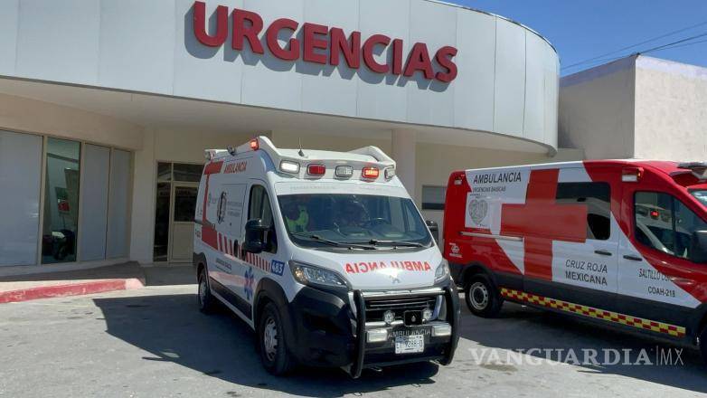 $!El motociclista resultó con diversos golpes, por lo que fue trasladado a un hospital.