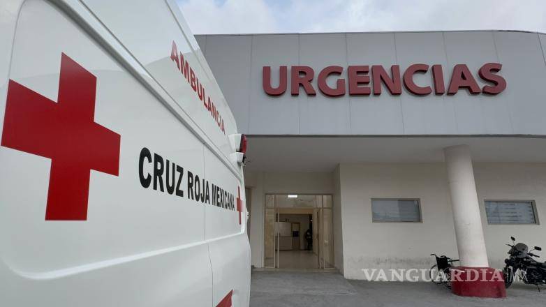 $!El hombre fue atendido por paramédicos de la Cruz Roja tras resultar lesionado durante el presunto asalto.