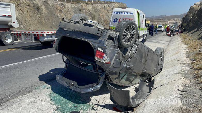 $!El Toyota Corolla con placas de Nuevo León involucrado en el accidente.