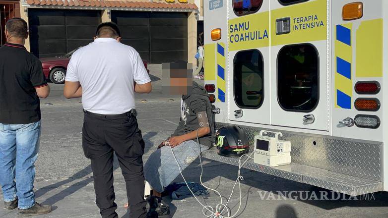 $!Personal de salud brindó primeros auxilios a los involucrados, quienes no presentaron lesiones graves.