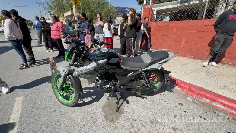 $!El accidente ocurrió sobre el bulevar Miguel Hidalgo, a la altura de la calle 30, donde el conductor presuntamente invadió el carril contrario.