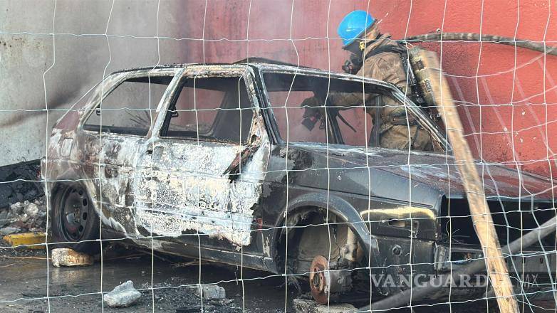 $!El siniestro dejó únicamente daños materiales en la unidad afectada.