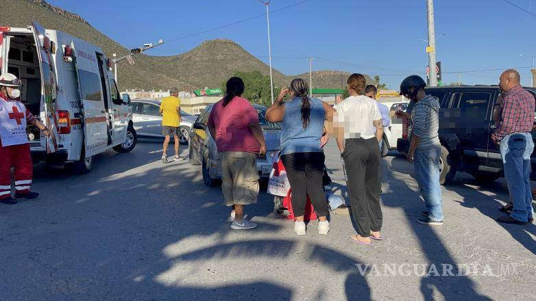 $!El vehículo Pontiac Sunfire fue asegurado tras el impacto con la menor.