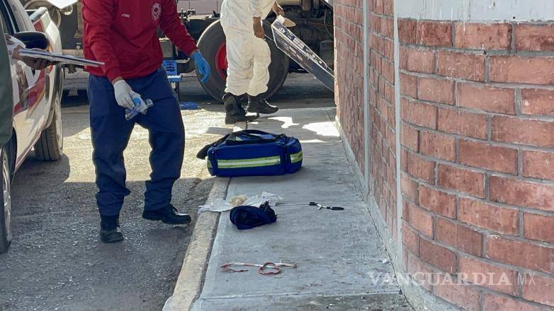 $!La Agencia de Investigación Criminal acudió tanto al lugar de la agresión como al hospital para integrar la carpeta de investigación y recabar las declaraciones correspondientes.