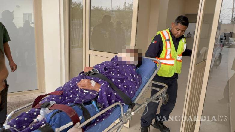 $!La pasajera fue trasladada al Hospital General en estado delicado debido a las lesiones que presentó.