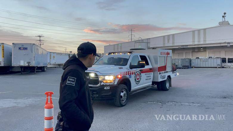 $!Los cuerpos de auxilio ingresaron solo hasta el patio de la empresa, donde se les impidió continuar la inspección por decisión del personal interno.