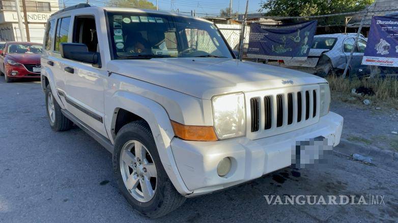 $!Ambos conductores contactaron a sus aseguradoras para resolver el pago de los daños ocasionados en el accidente.