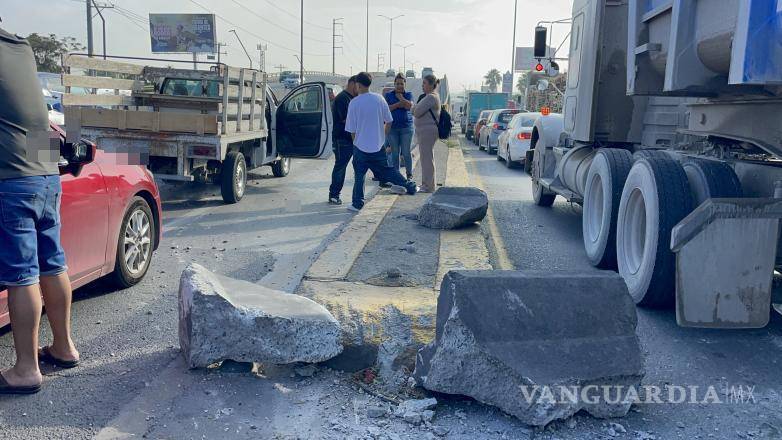 $!Restos de los daños materiales sobre los carriles centrales del periférico Luis Echeverría.