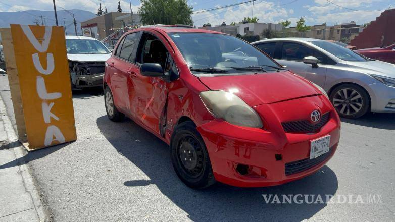 $!Estuvieron involucrados un Nissan March y un Toyota Yaris.