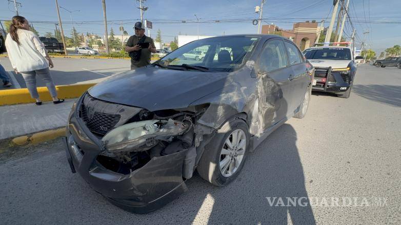 $!El accidente ocurrió en el cruce de las calles Moctezuma y José Musa de León.