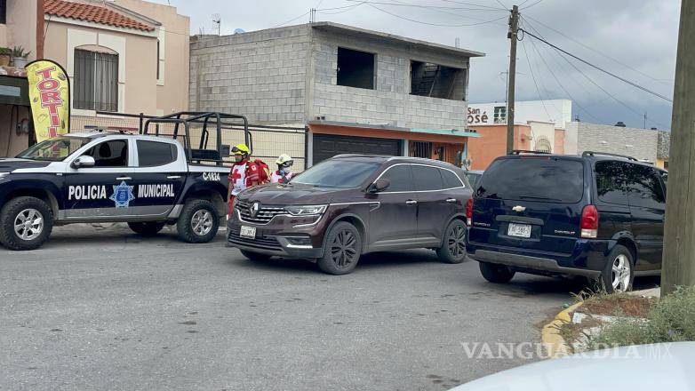 $!Elementos de la Cruz Roja llegaron al domicilio para atender la emergencia.