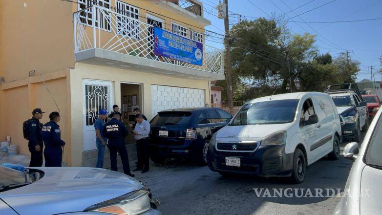 $!Elementos municipales apoyaron en el cierre de la vialidad mientras se realizaban las diligencias correspondientes.