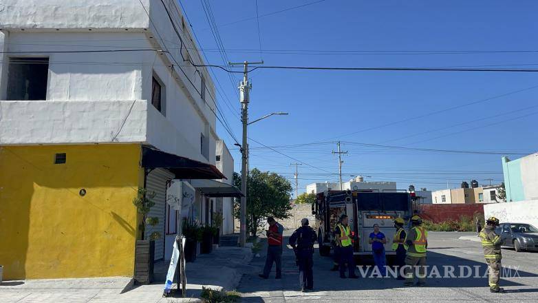 $!El lugar del accidente, en la colonia La Estrella, fue escenario de una intensa movilización de emergencias.