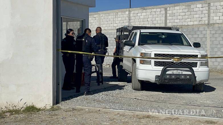 $!Personal de la Fiscalía realizó las diligencias correspondientes al interior de la bodega.