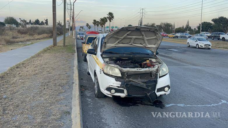 $!Tránsito Municipal realizó las maniobras necesarias para garantizar la seguridad y despejar la zona.