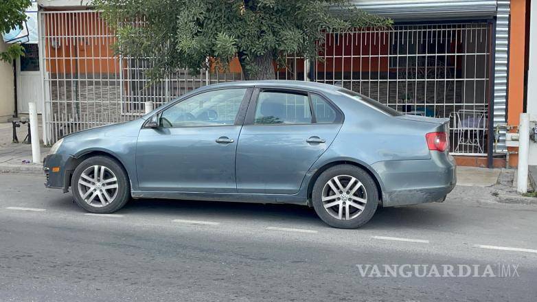 $!El Volkswagen Bora involucrado en el accidente fue asegurado por las autoridades.