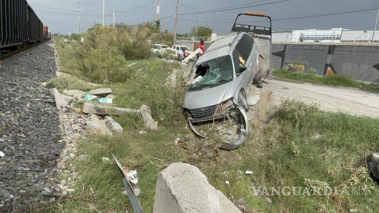 $!Tuvieron que usar una grúa para poder sacar el vehículo.
