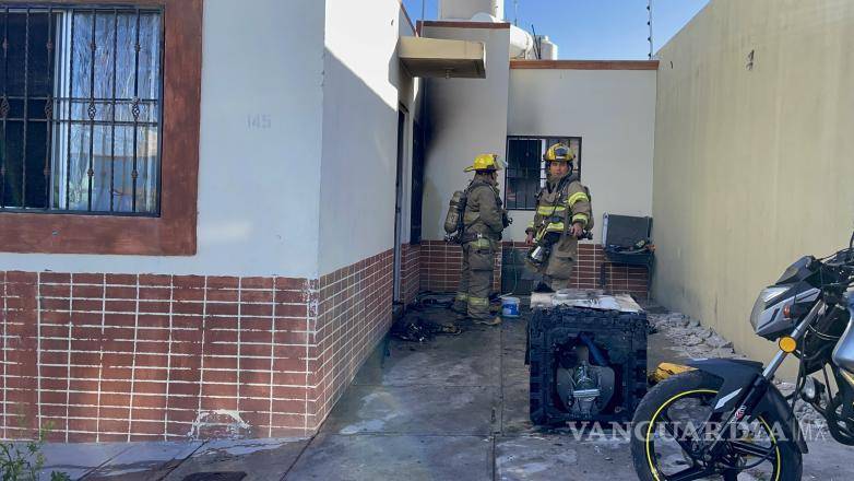 $!El resultado de un cortocircuito, movilizó a las autoridades en la colonia Nuevo Mirasierra.