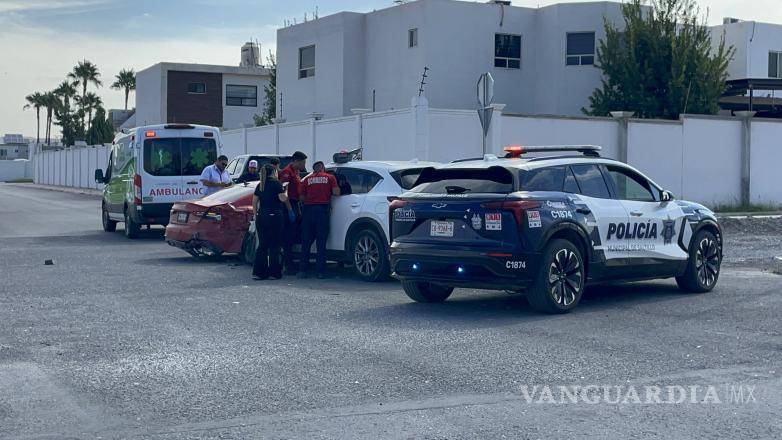 $!El vehículo Audi presentó daños en la parte trasera derecha tras ser embestido.